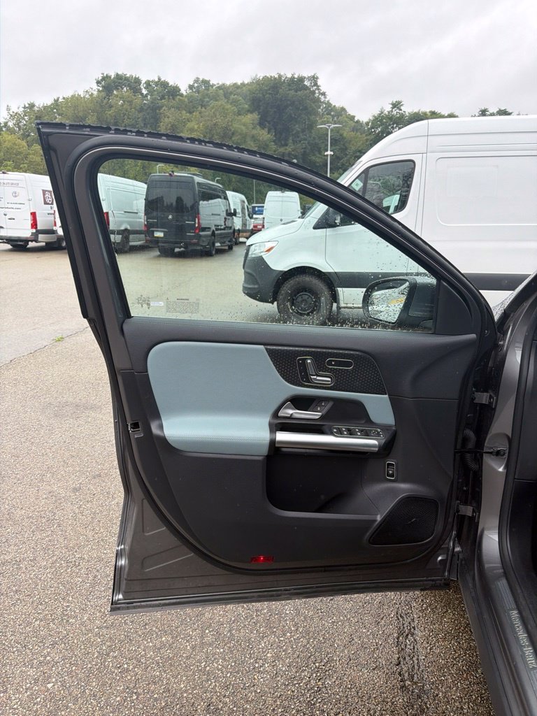 Used 2026 Gray Mercedes-Benz GLA 250 image 9
