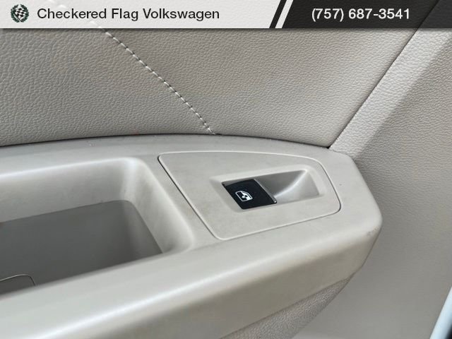 Used 2023 Pure White Volkswagen 3.6L V6 SE w/Technology image 24