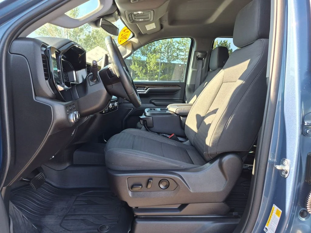 Used 2024 Downpour Metallic GMC Elevation image 16