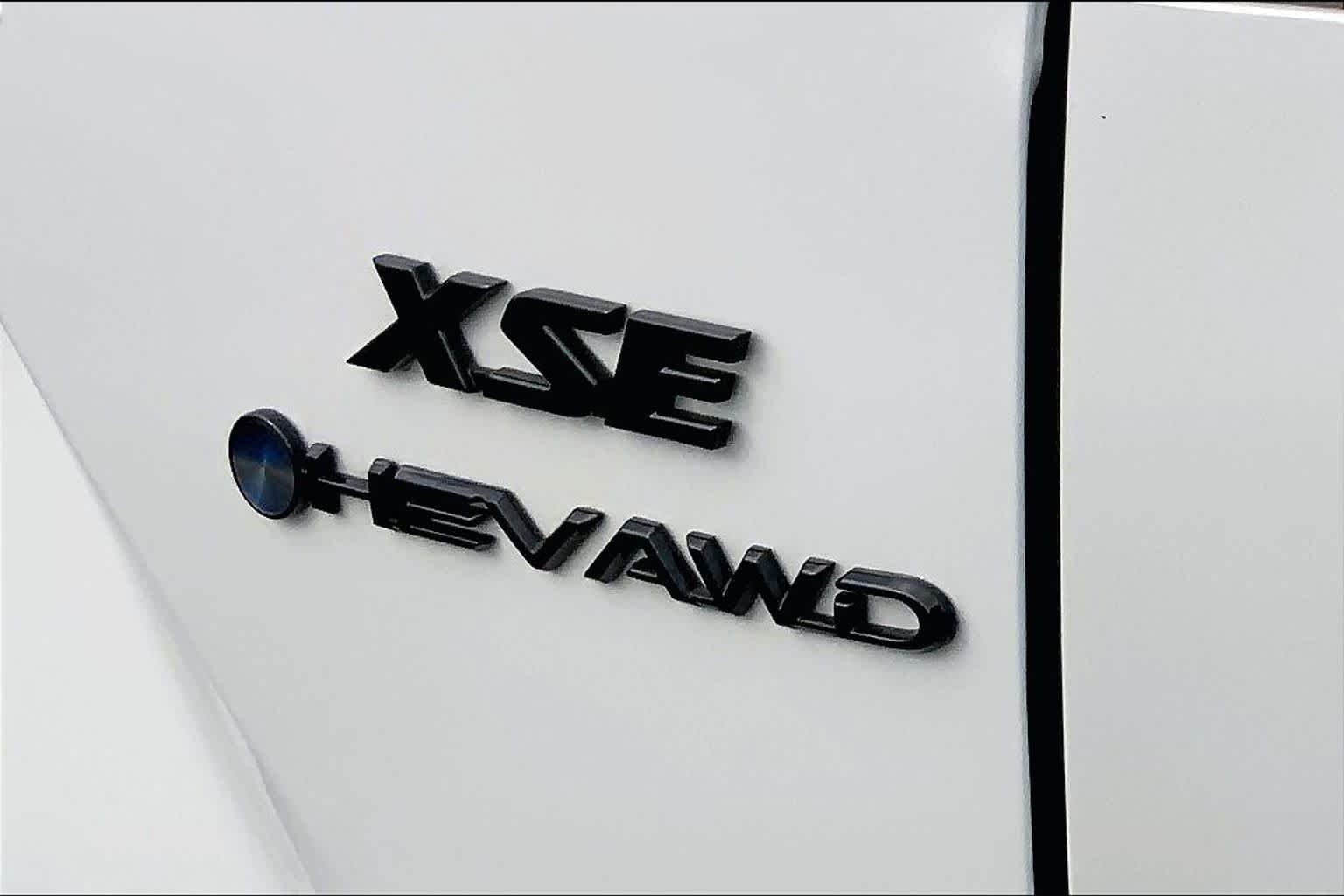 Used 2026 Wind Chill Pearl Toyota Hybrid XSE image 10