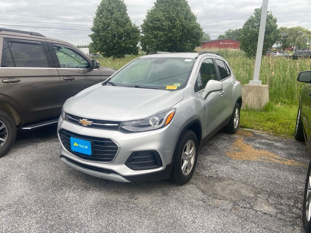 Used 2019 Silver Ice Metallic Chevrolet LT image 3
