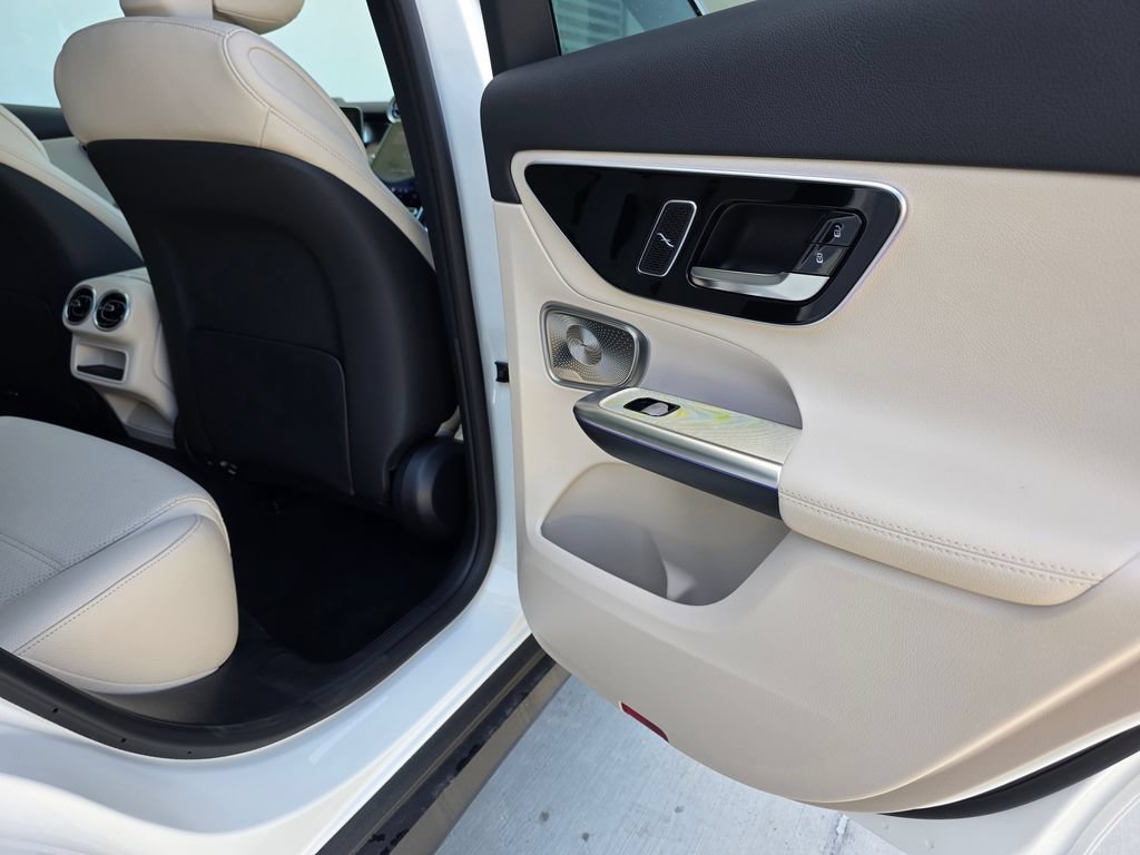 New 2026 Polar White Mercedes-Benz GLC 300 image 46