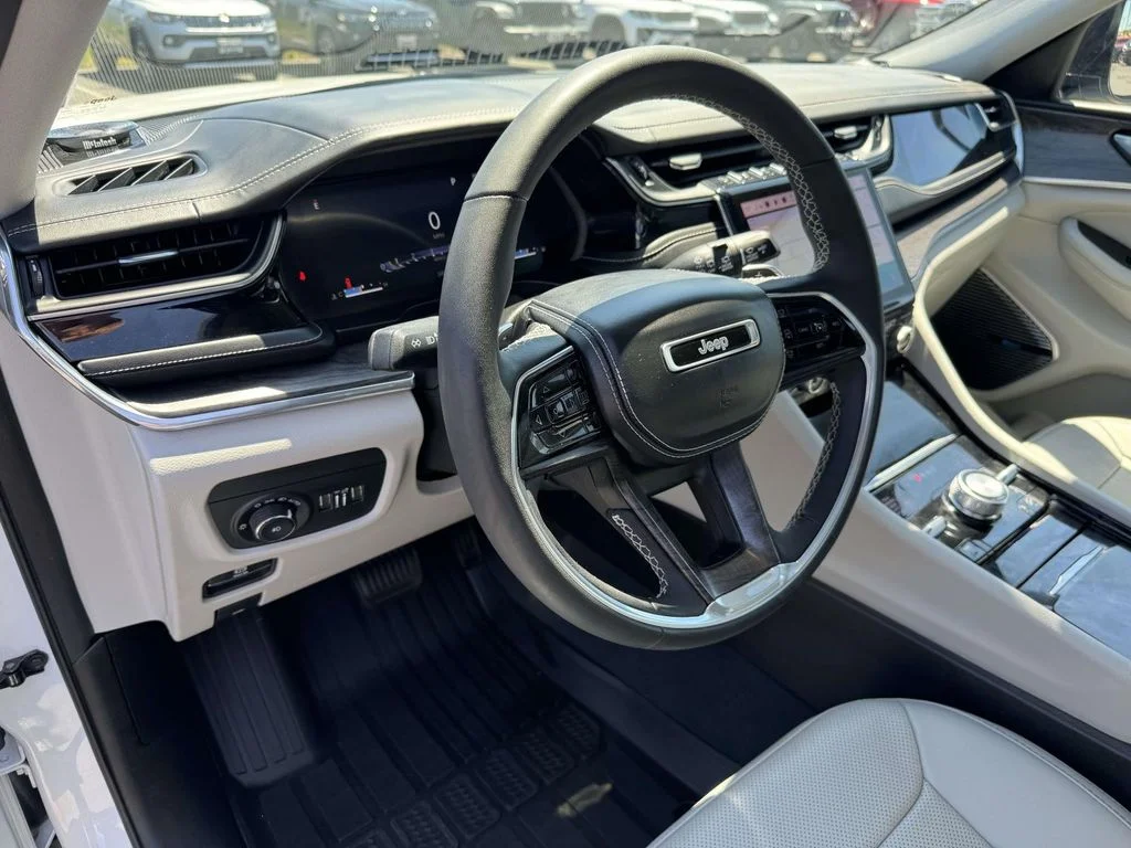 Used 2023 White Jeep Overland image 2