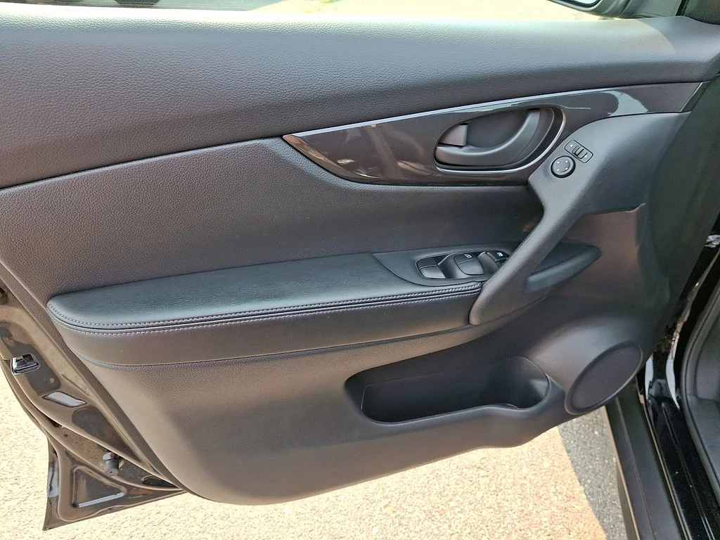 Certified Used 2020 Magnetic Black Nissan S image 12