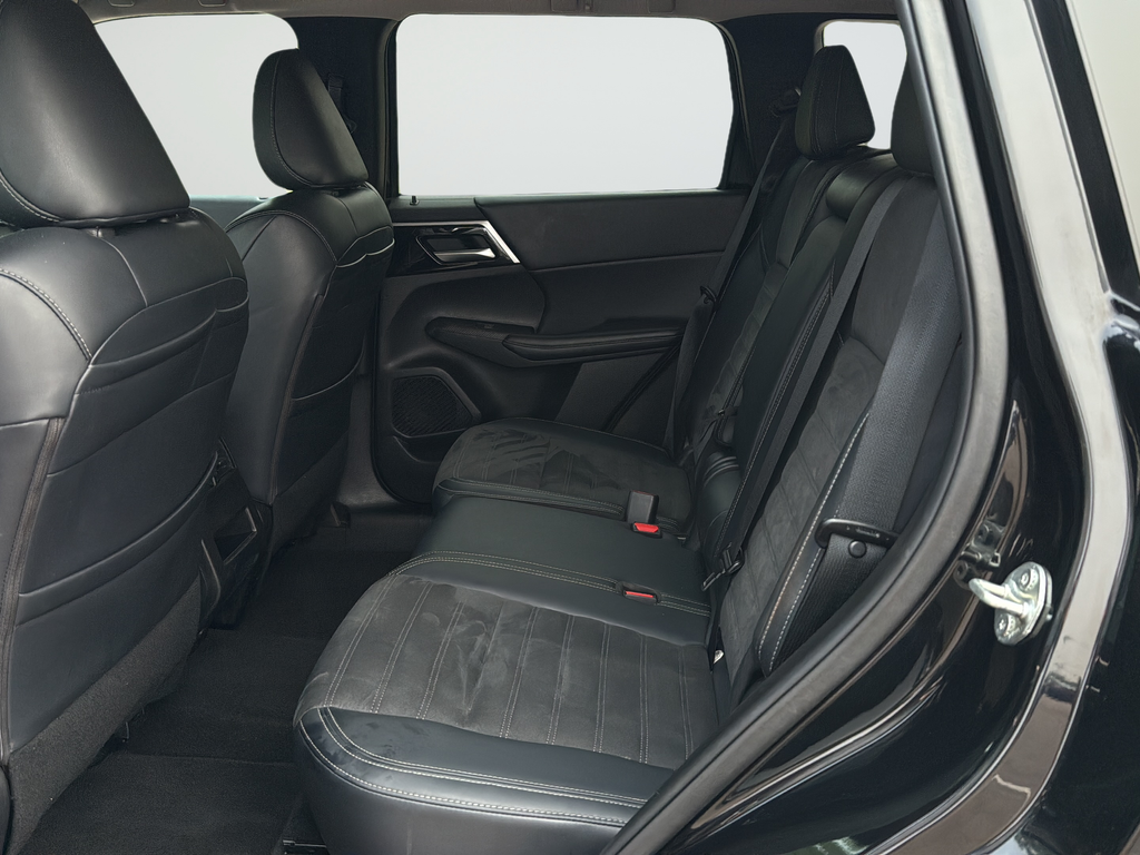 Used 2024 Black Mitsubishi SE image 24