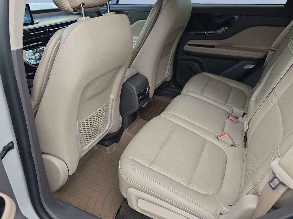 Used 2020 Ceramic White Lincoln Standard image 27