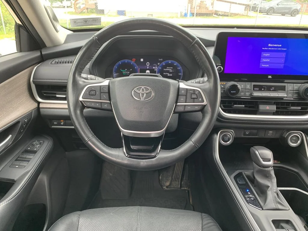 Used 2024  Toyota Platinum image 17