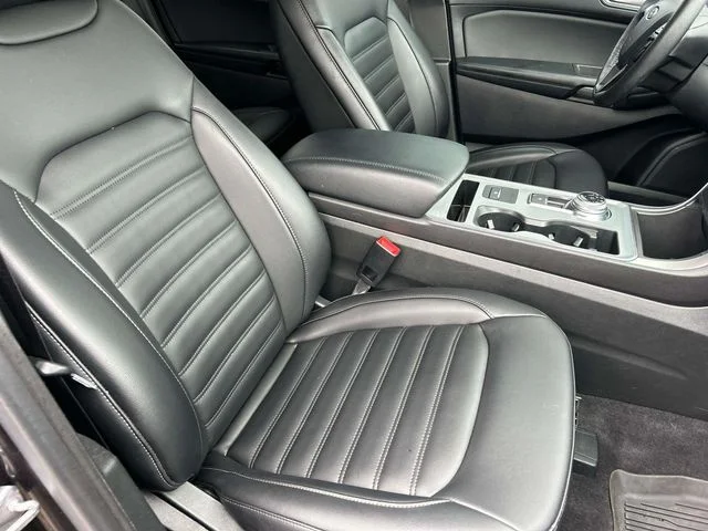 Used 2022 Black Ford SEL image 25