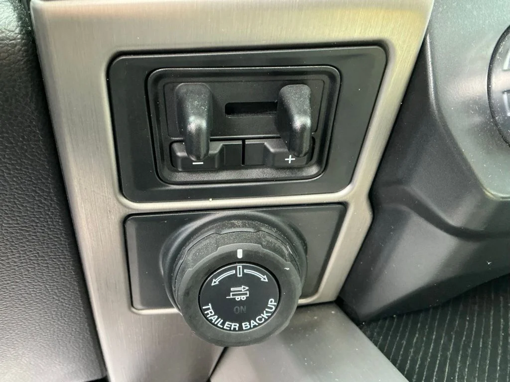 Used 2022 White Ford Platinum image 35