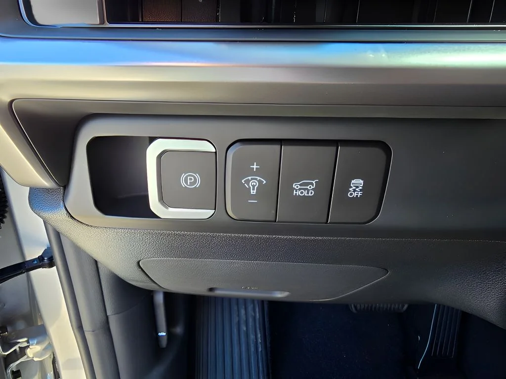 Used 2026 Shimmering Silver Hyundai SEL image 15