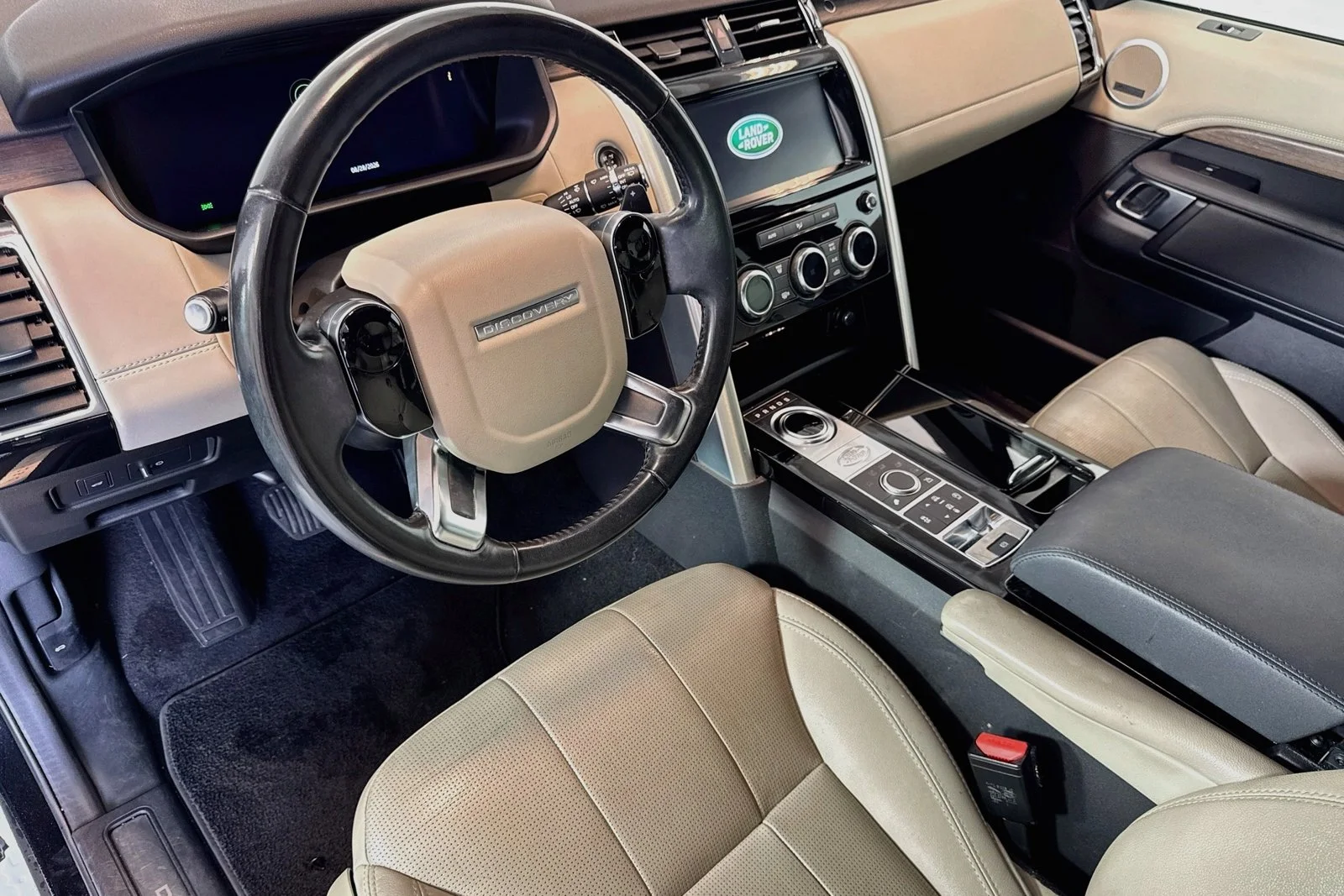 Used 2019 Santorini Black Metallic Land Rover HSE image 9