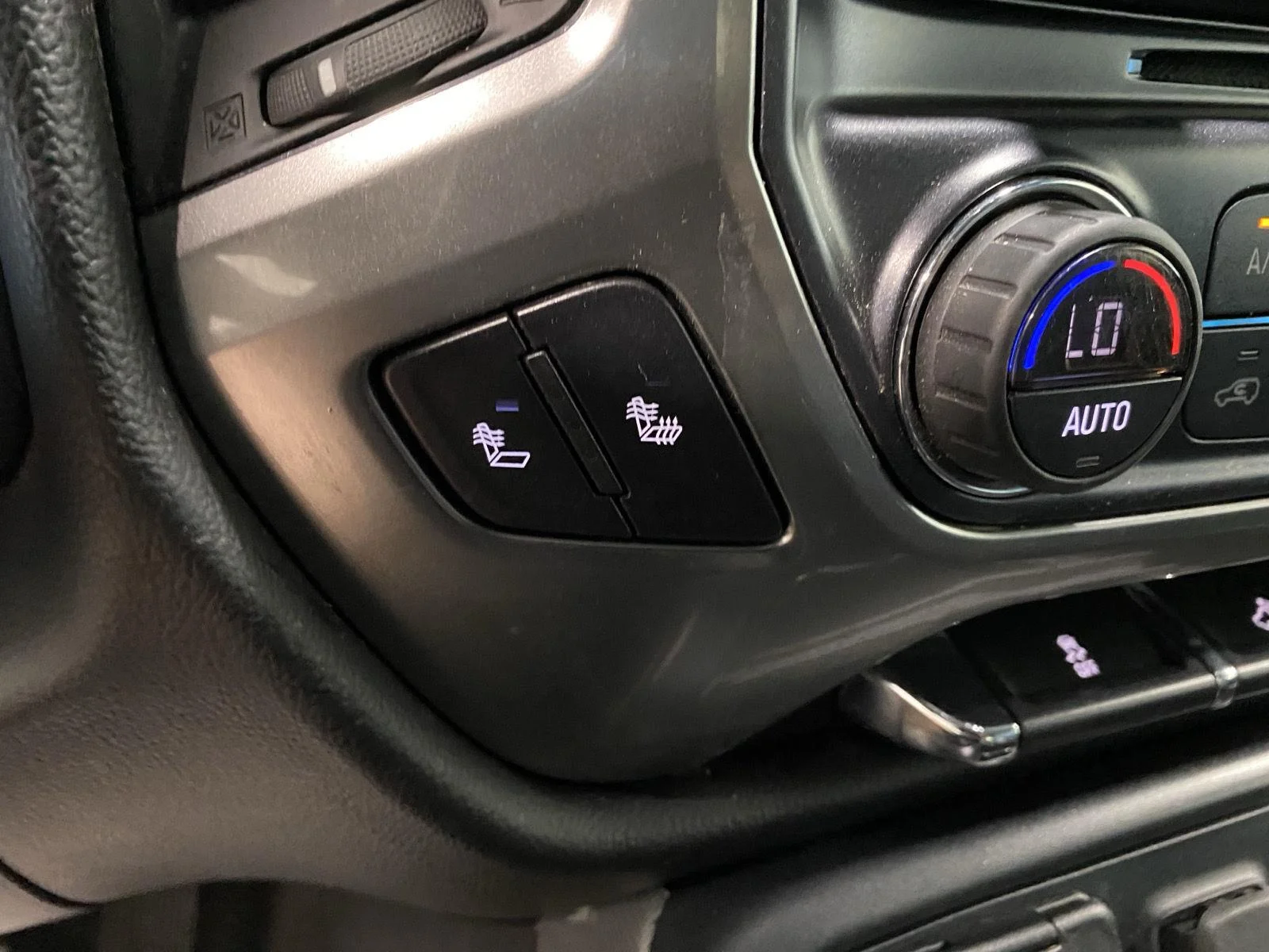 Used 2018 Black Chevrolet LT image 7