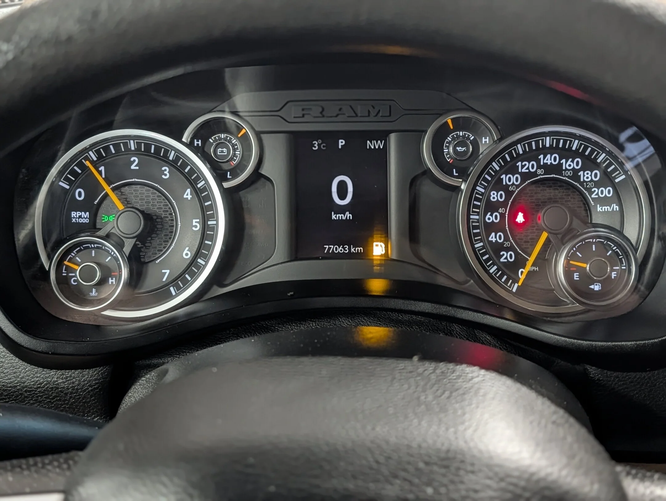 Used 2019 White RAM Big Horn - 6.4L HEMI - Apple CarPlay - Heated - Big Horn 4x4 Crew Cab 64 Box image 18