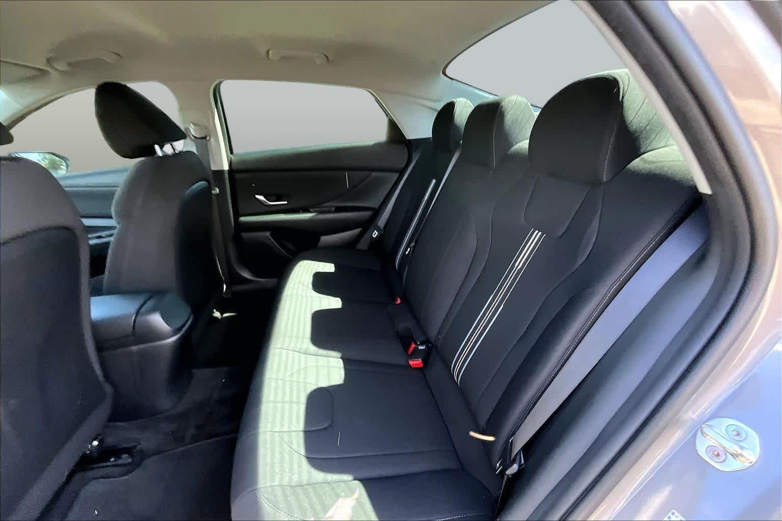 Used 2021 Fluid Metal Hyundai SEL image 21