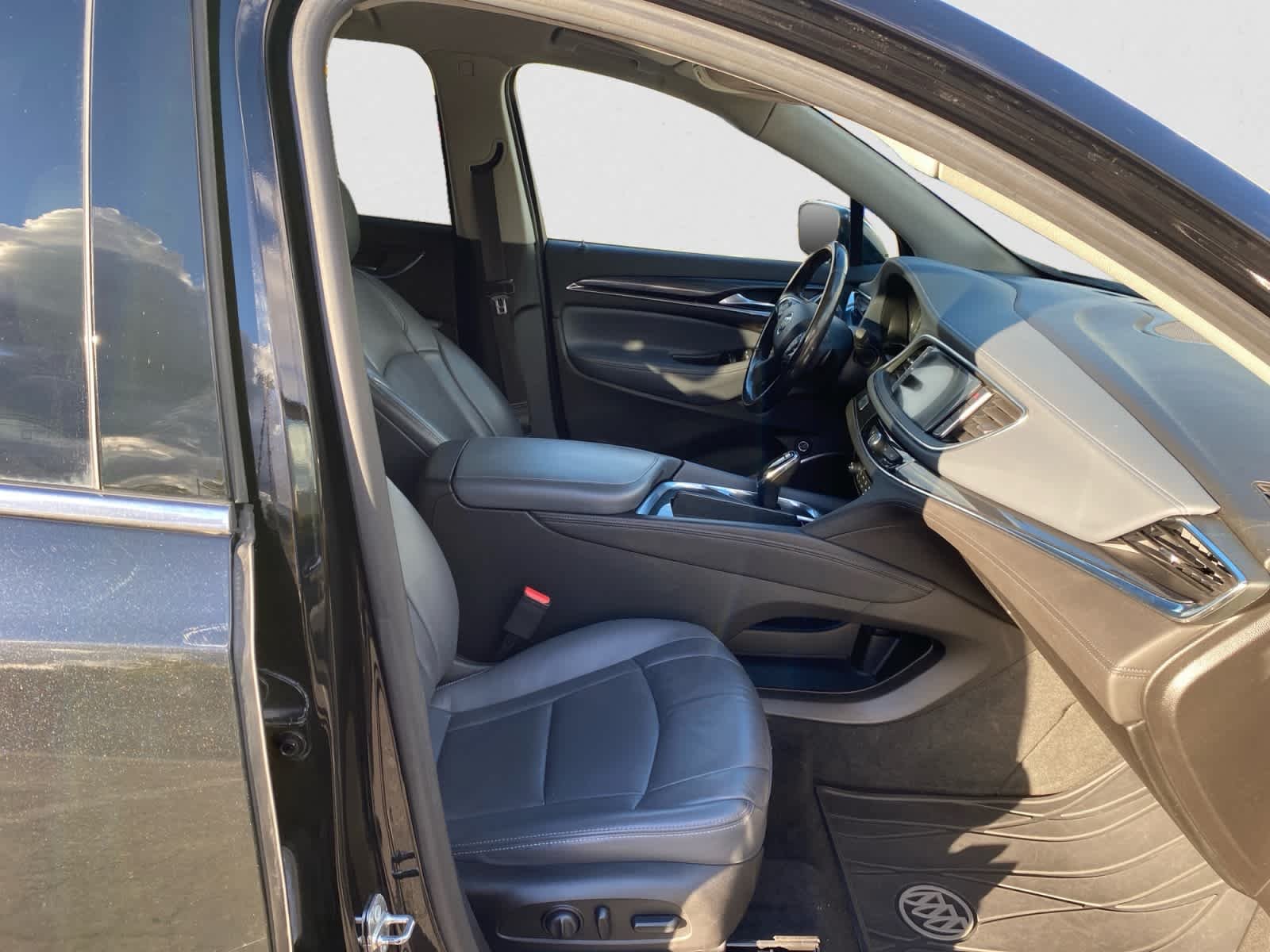 Used 2018 Includes Spectra Gray lower exterior accent color.) Buick Premium image 21