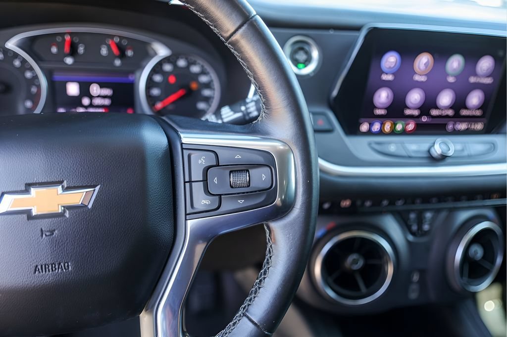 Used 2020 SUMMIT WHITE Chevrolet LT image 16