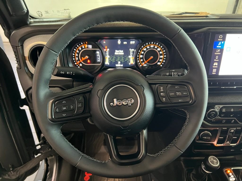 Used 2025 Granite Crystal Metallic Clear Jeep Sport S image 16