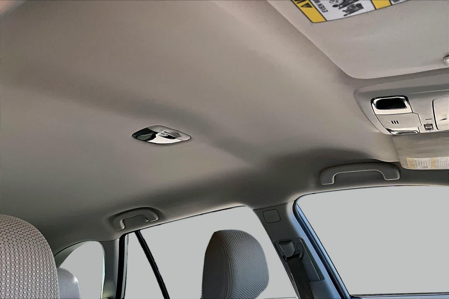 Used 2015 Crystal White Pearl Subaru 2.5i Premium image 13