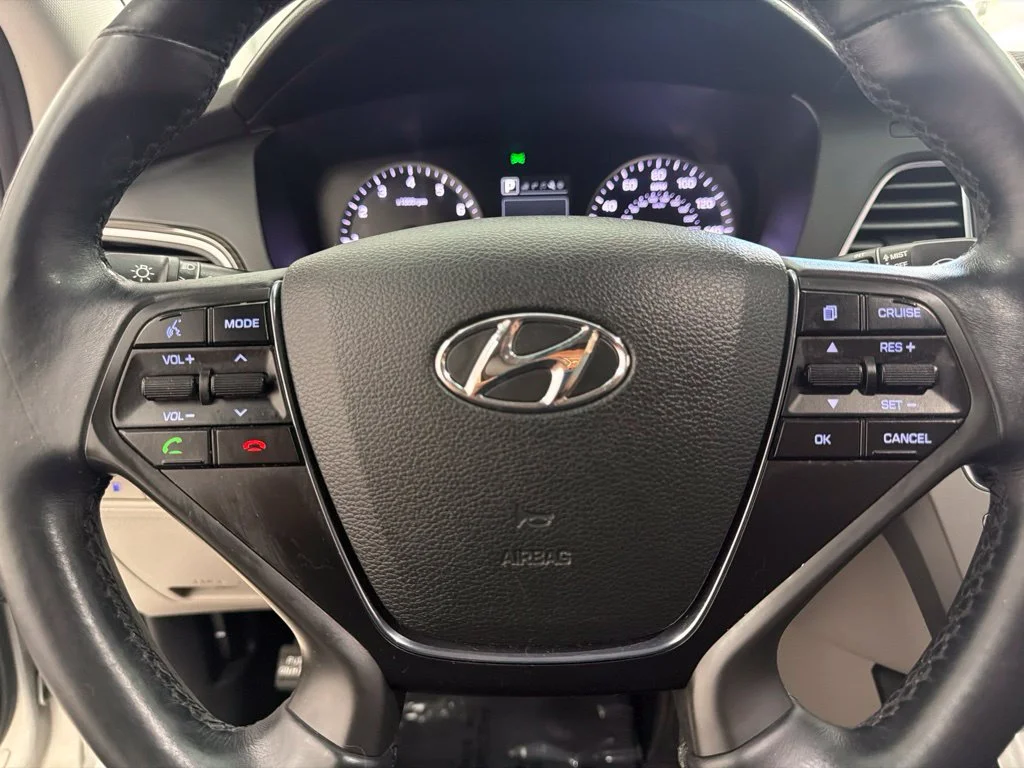 Used 2015 Silver Hyundai Limited image 18