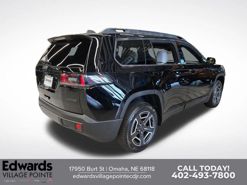 New 2026 Diamond Black Crystal Pearl-Coat Exterior Paint Jeep Limited image 2