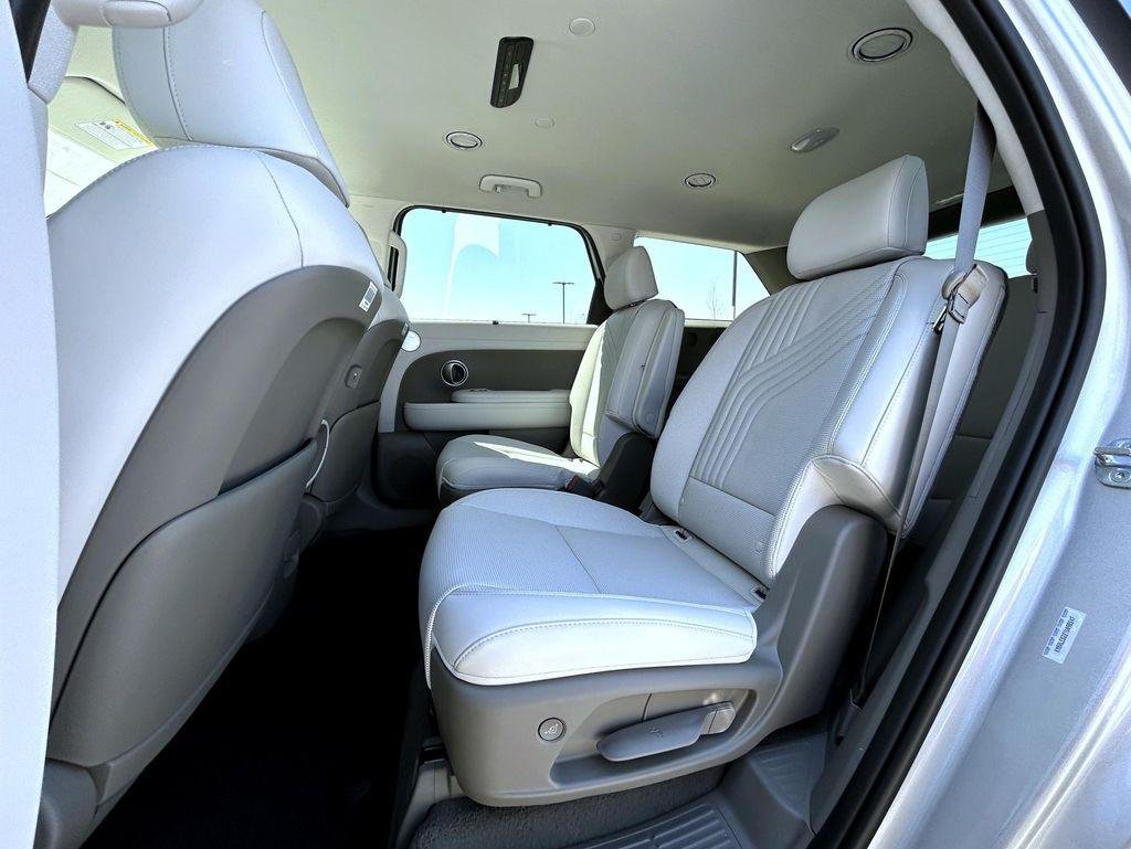New 2026 Silver Hyundai SEL AWD image 11