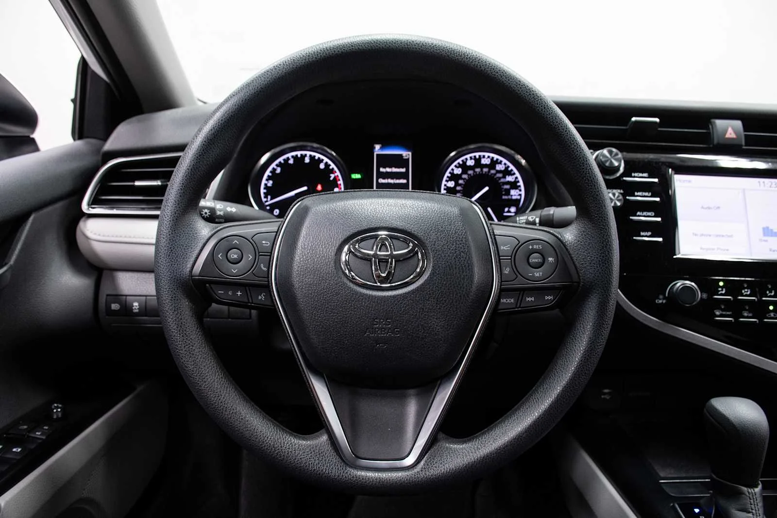 Used 2019 Super White Toyota LE image 16
