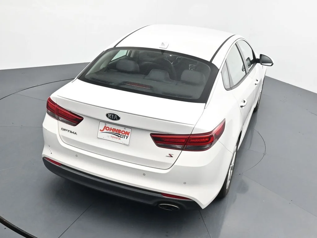 Used 2018 White Kia S image 24