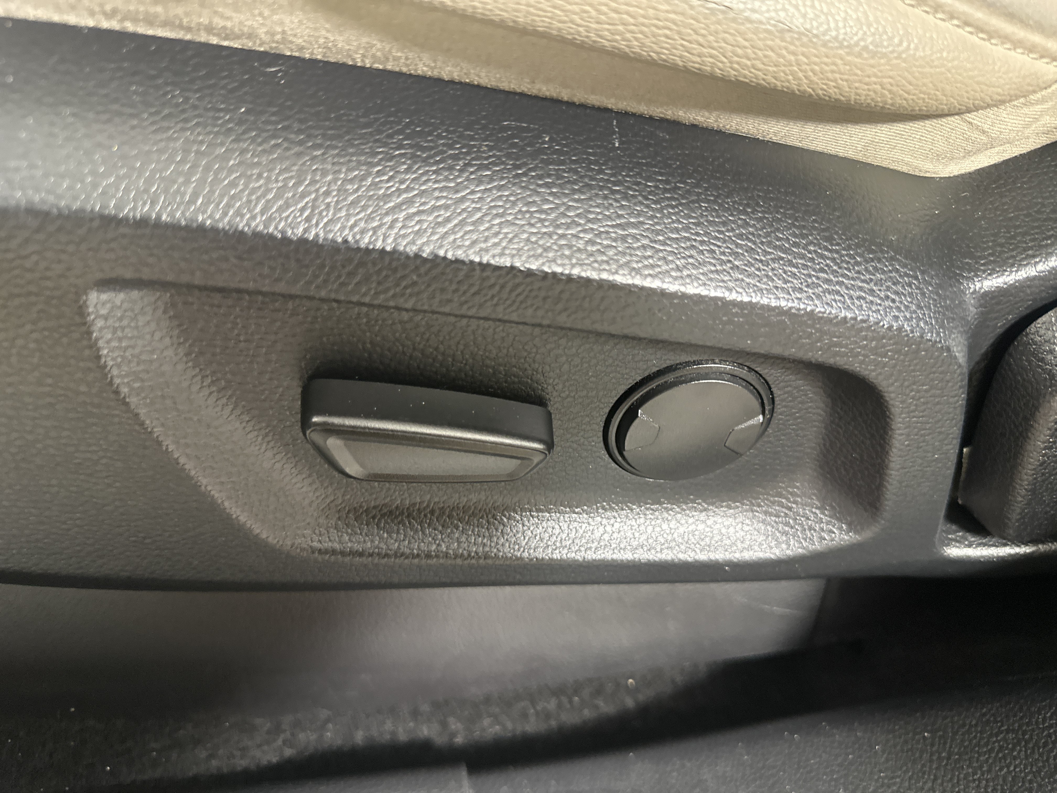 Used 2019 White Ford  image 10