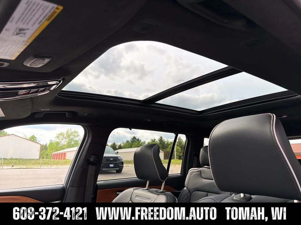 Used 2023 Velvet Red Pearlcoat Jeep Summit image 21