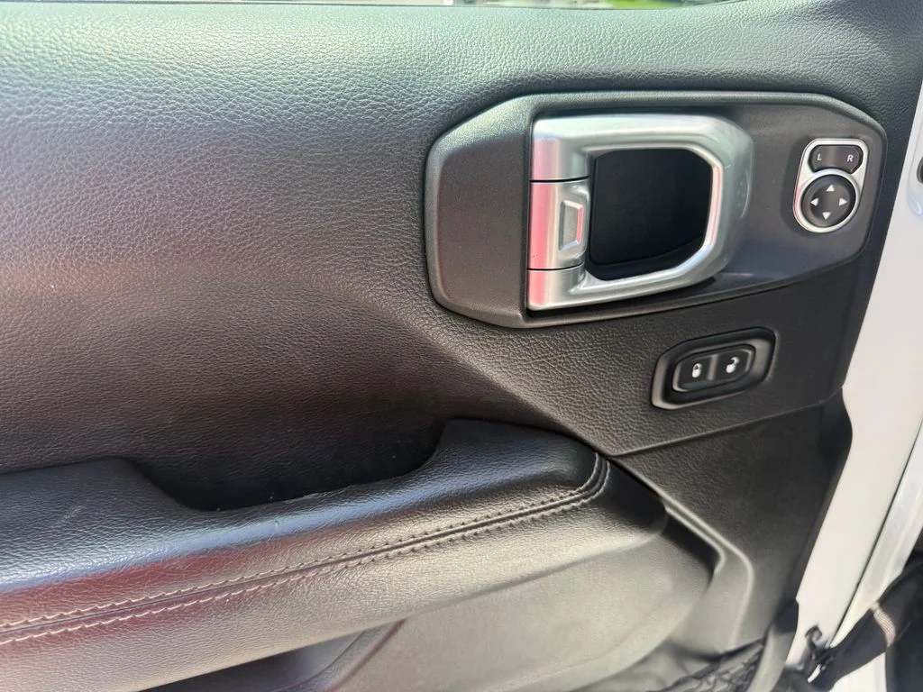 Used 2020 White Jeep Unlimited Sahara image 5