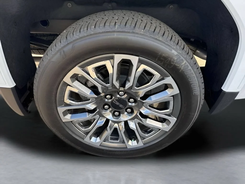 New 2026 Glacier White Tricoat GMC Denali Ultimate image 38