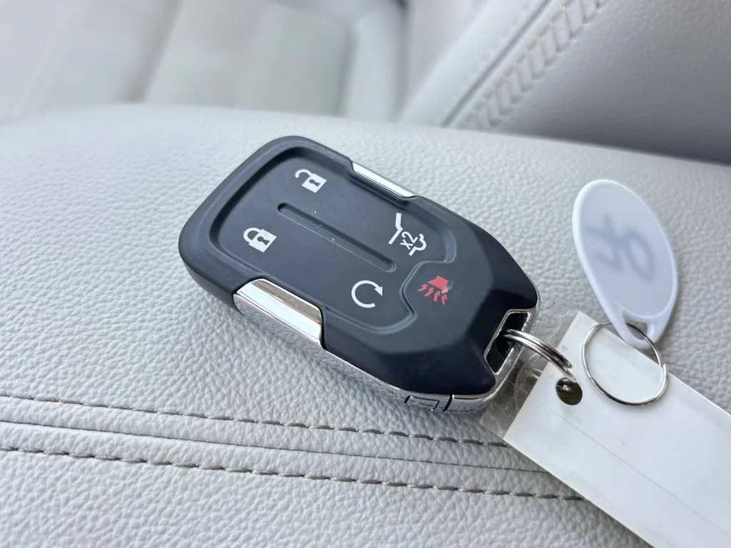 Used 2023 WHITE FROST TRICOAT GMC Denali image 37
