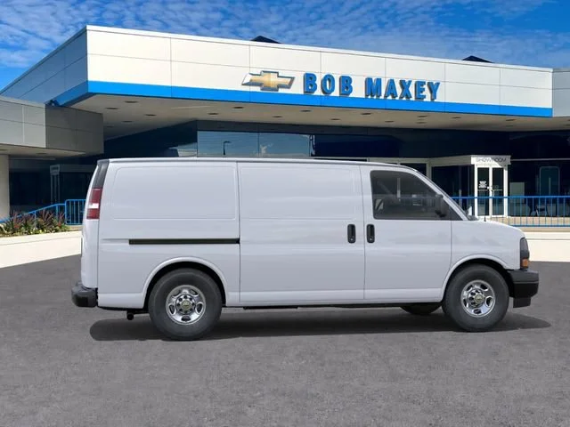 New 2026 Summit White Chevrolet WT image 5
