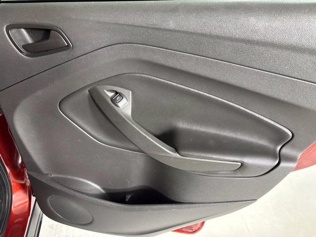Used 2014 Orange Ford S image 21