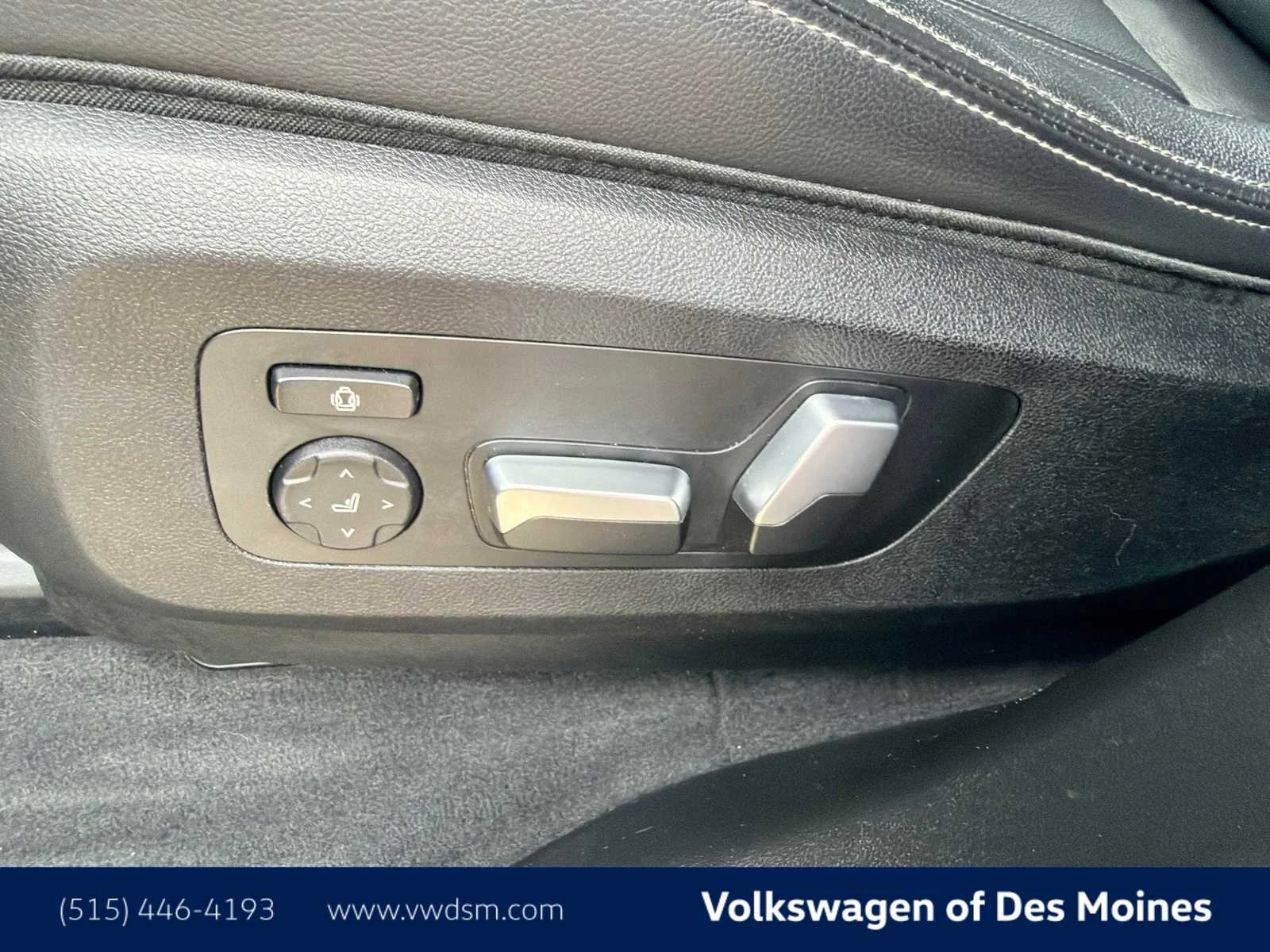 Used 2019 Dark Graphite Metallic BMW xDrive40i image 24