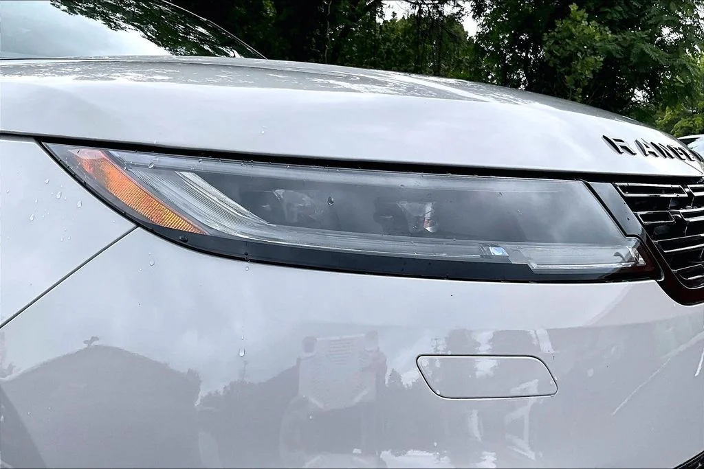 Used 2024 Gray Land Rover Dynamic SE image 32