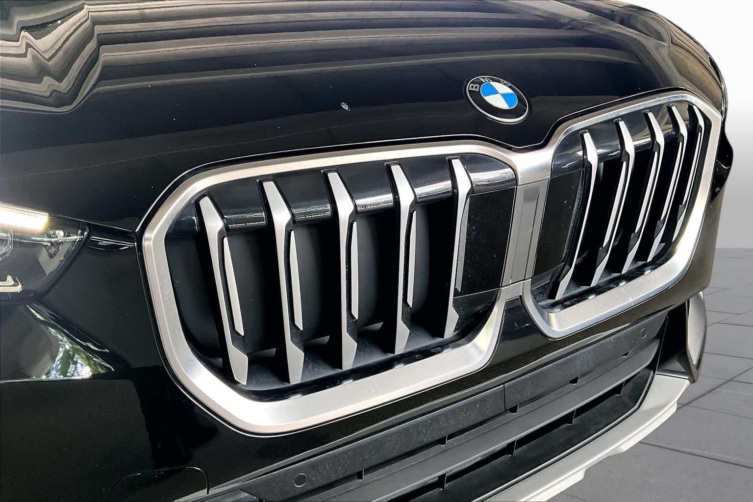 Used 2023 Black Sapphire Metallic BMW xDrive28i image 28