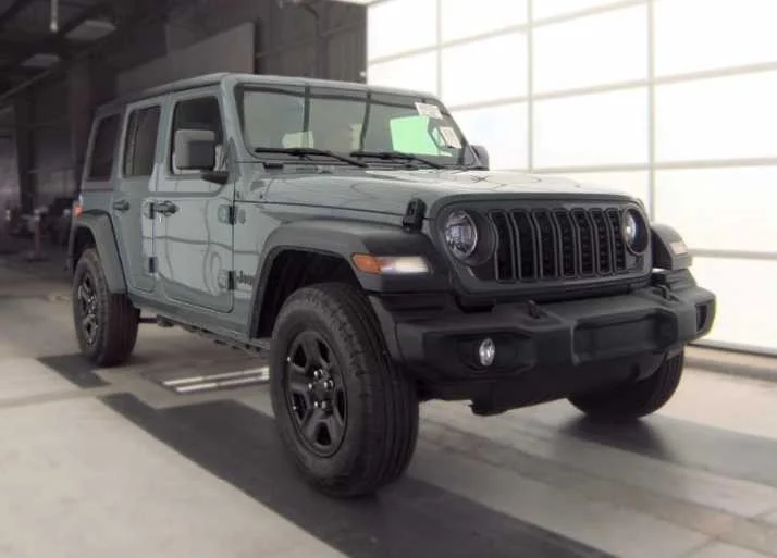 Used 2024 Anvil Clear Coat Jeep Sport image 4