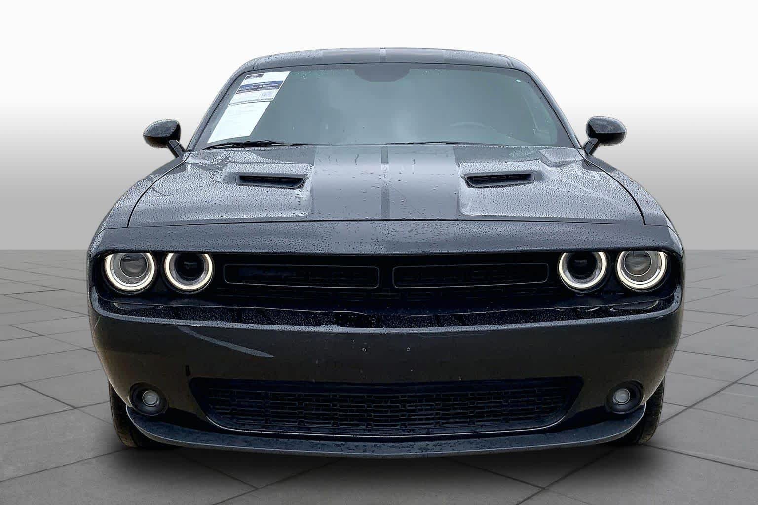 Used 2023 Pitch Black Clearcoat Dodge SXT image 4