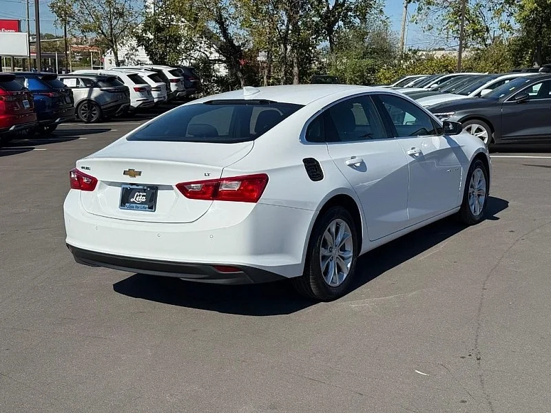 Used 2024 WHITE Chevrolet 4dr Sdn 1LT image 3