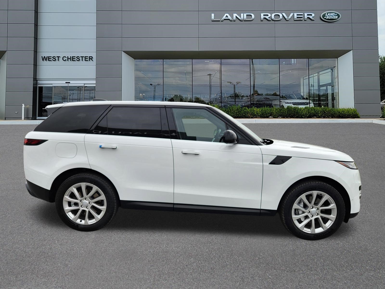 Certified Used 2024 Fuji White Land Rover SE image 6