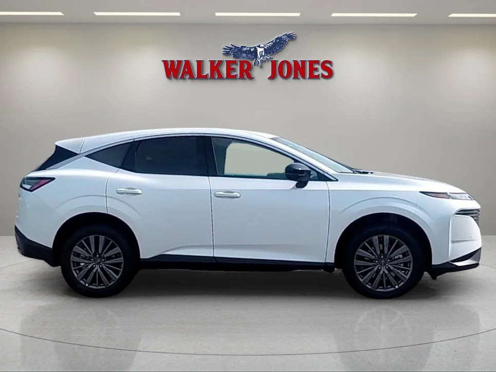 New 2026 Everest White Pearl TriCoat Nissan SL image 8