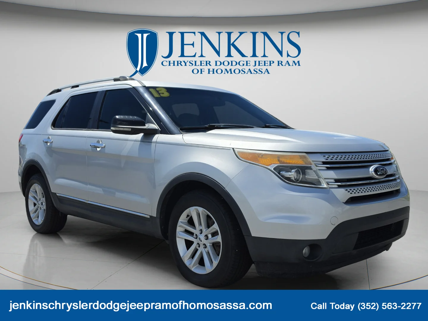 Used 2013 Ingot Silver Ford XLT image 1