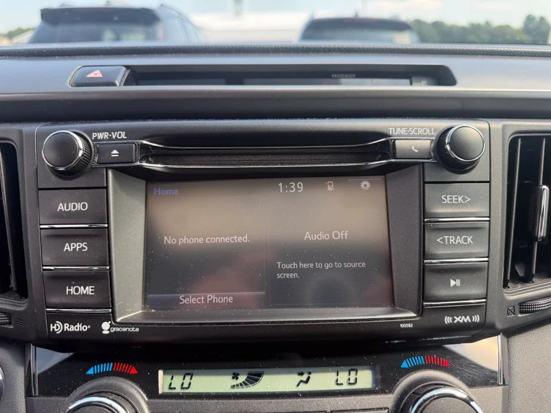 Used 2016 Silver Toyota SE image 10