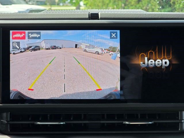 New 2026 Granite Crystal Metallic Clear-Coat Exterior Paint Jeep Mojave X image 33