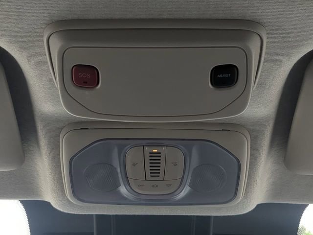 Used 2025 White Ram Base image 21