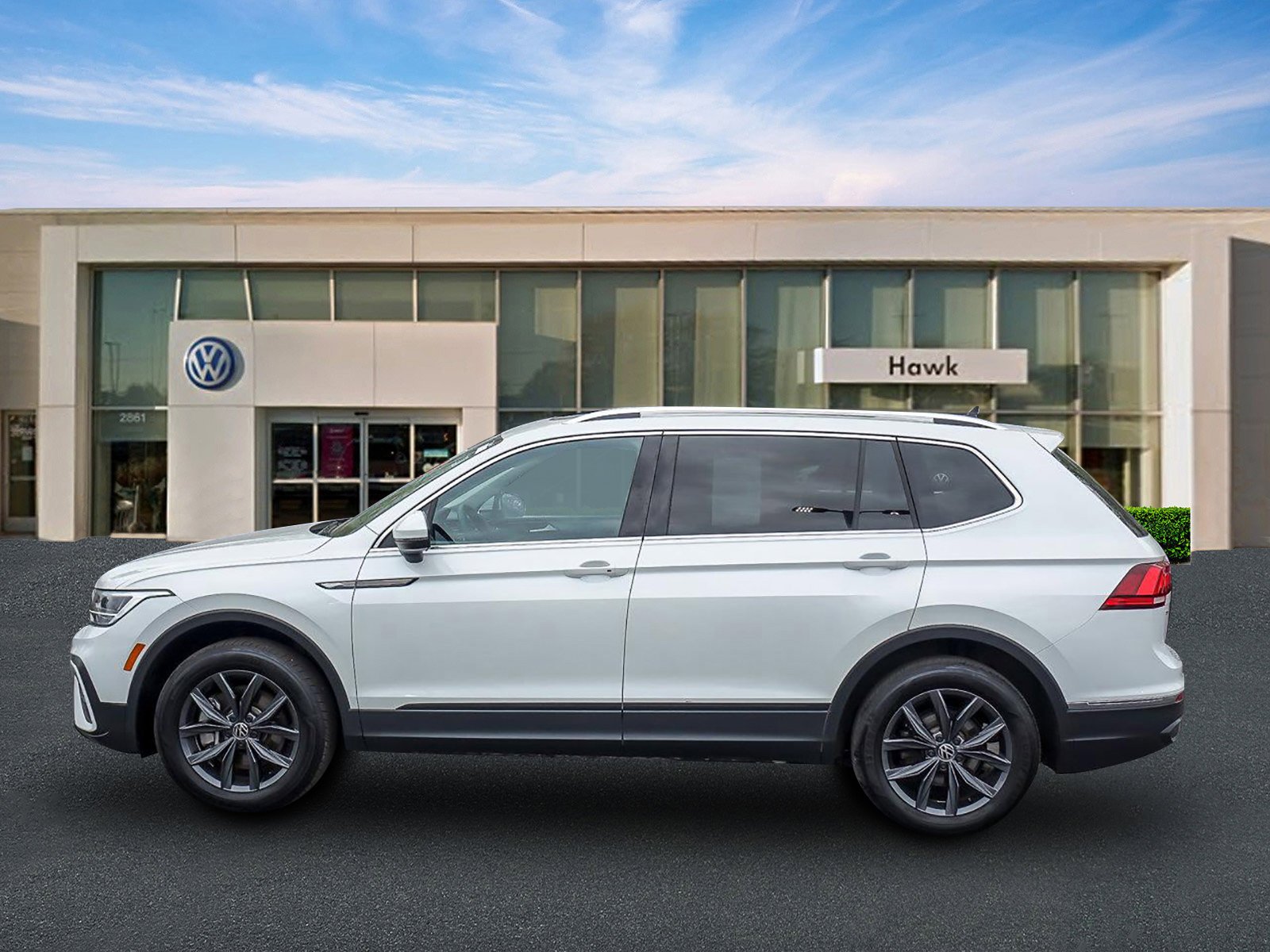 Used 2023 Opal White Pearl Volkswagen SE image 4
