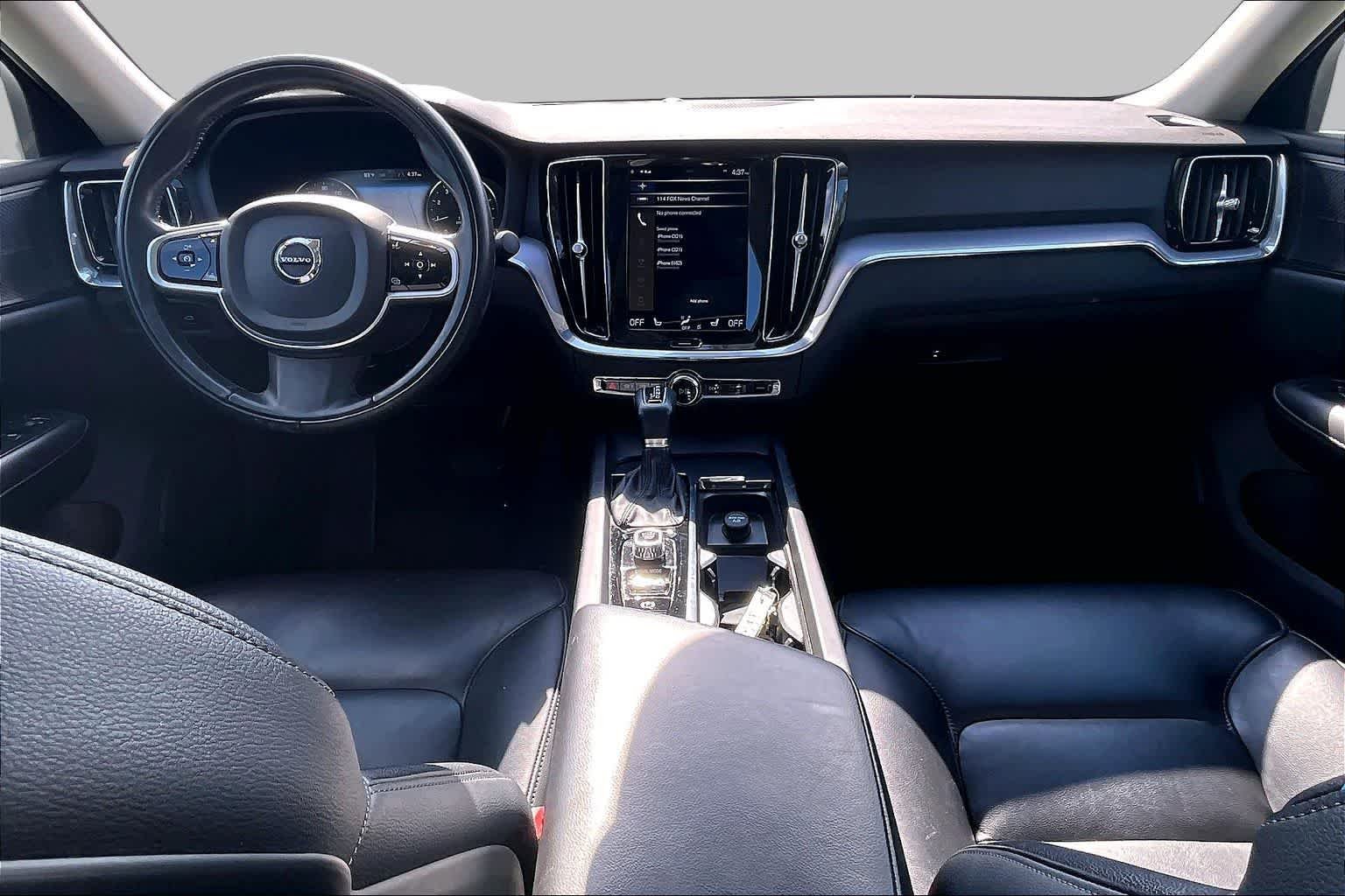 Used 2020 Crystal White Pearl Metallic Volvo Momentum image 16