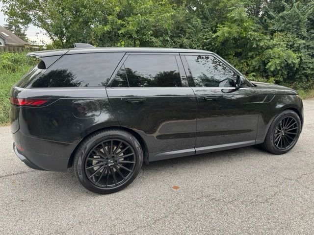 Used 2025 Santorini Black Metallic Land Rover SE image 5