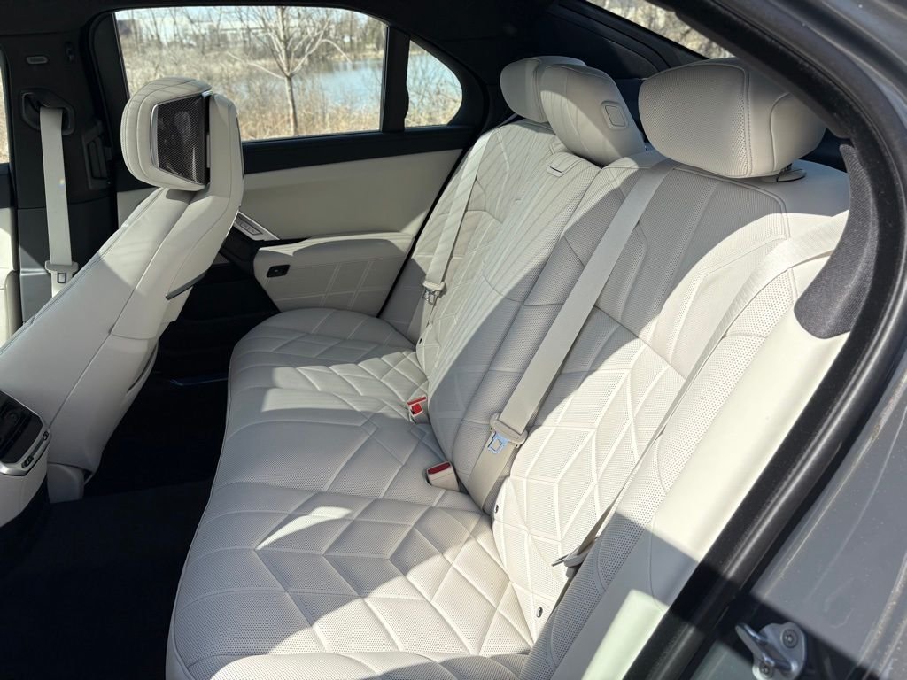 2025 BMW 7 Series 760i - Photo 11